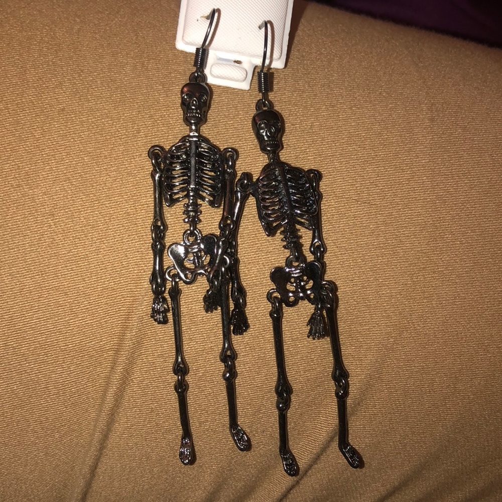 Never worn creepy Skelton earrings 💕💀